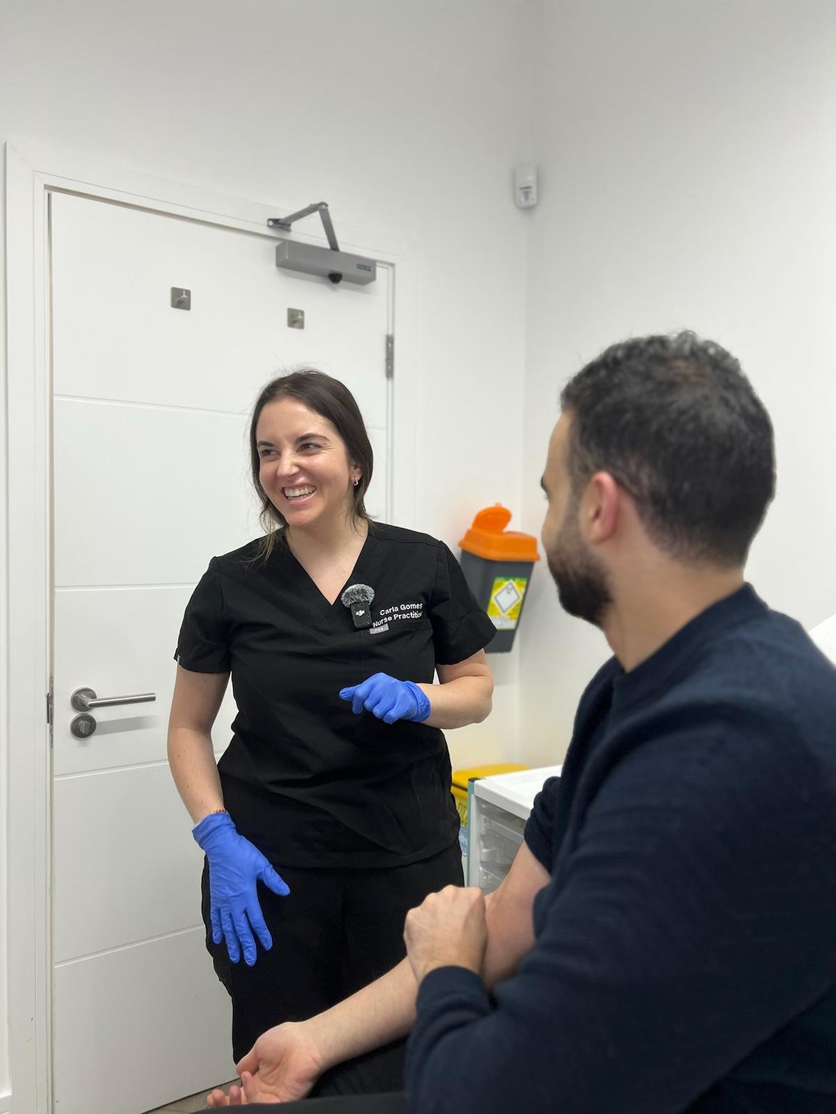A healthcare professional consulting with a patient at Syno Health